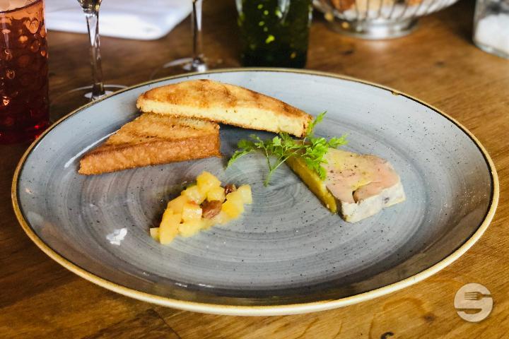 Homemade foie gras terrine and toast with brioche bread - La Vache qui vole