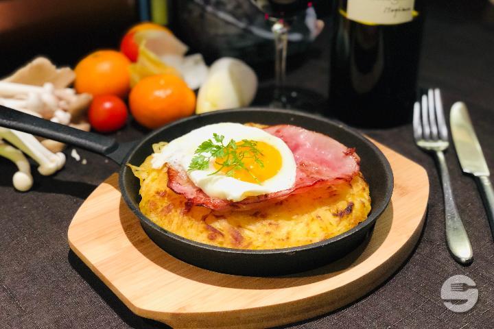 Rösti maison au jambon de campagne et oeuf poché - Le Loup Blanc