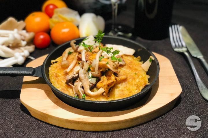 Rösti maison au mélange de champignons et persillade - Le Loup Blanc