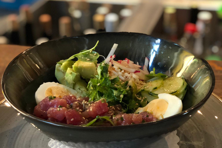 Poke bowl au coeur de filet de saumon d'Ecosse - Le Loup Blanc