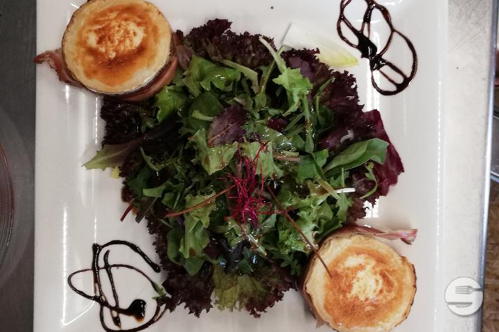 Grande Salade de Chèvre - Le Bourg-Ville