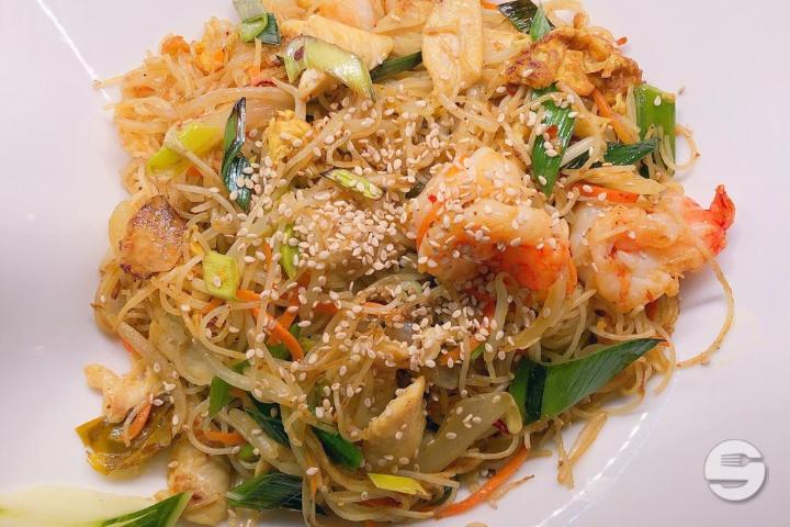 35. Sautéed Noodles with Shrimp and Chicken - China House