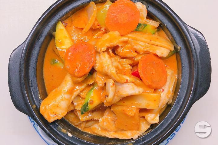 41. Chicken with Red Curry - China House