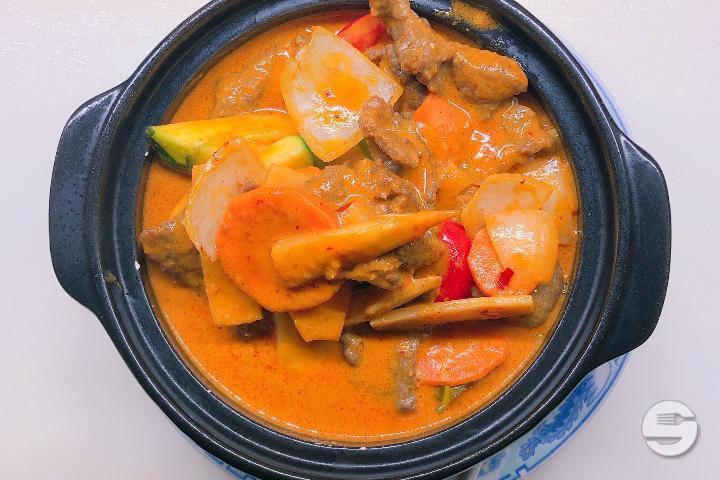 61. Beef with Red Curry - China House