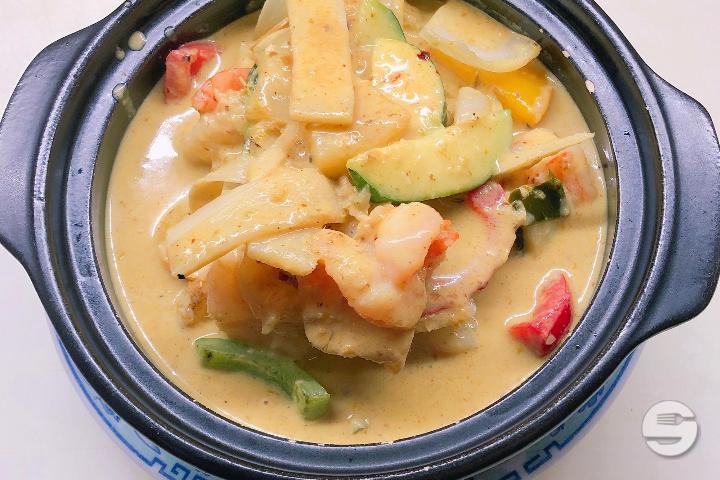 71. Shrimps with Red Curry - China House
