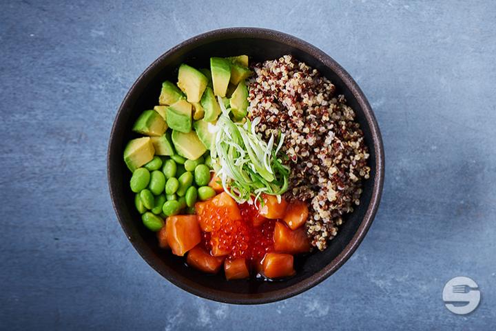 Salmon Quinoa Poké - Yooji's Bahnhof Bern