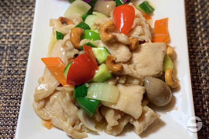 209 poulet sauté aux noix de cajou - L'Ananas