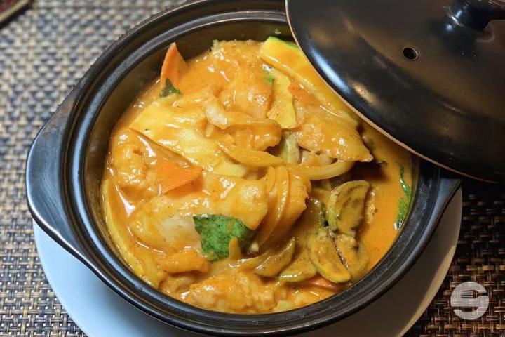 504 Poisson au curry rouge thaï - L'Ananas