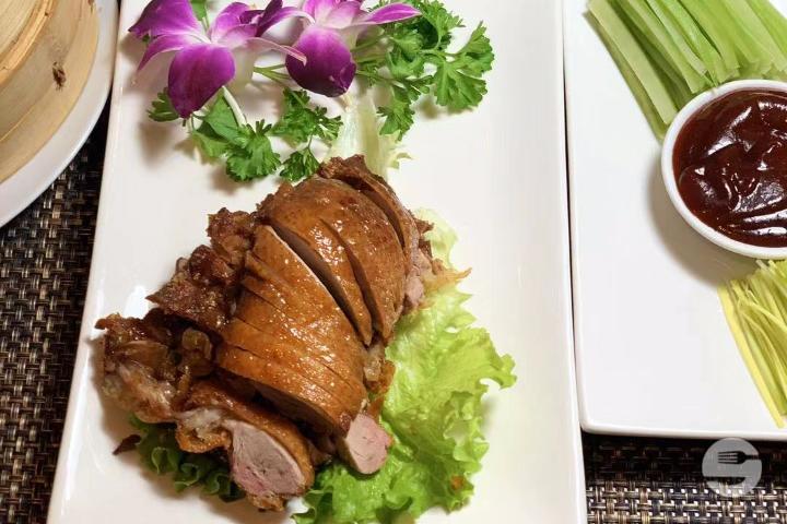 602 Canard laqué avec crèpes - L'Ananas