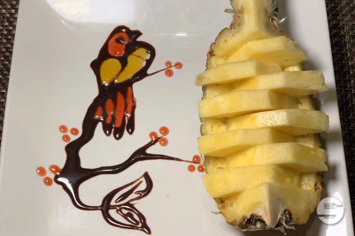 D107 Ananas frais - L'Ananas