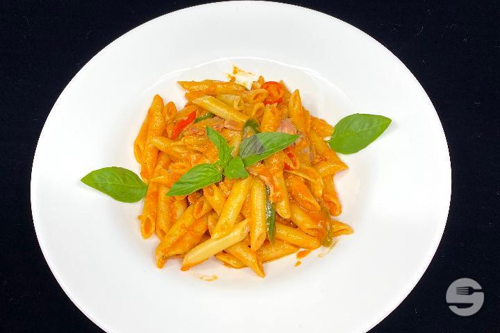 Penne with sauce of your choice - Tre Soli Tre