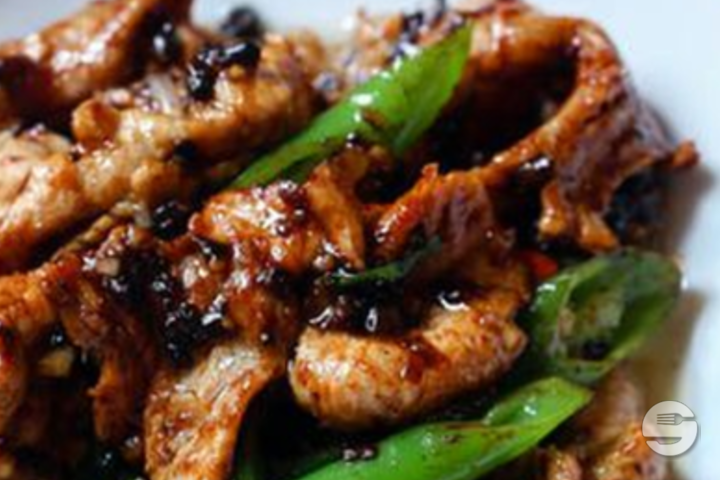 Black bean sauce with side dish of your choice - Restaurant Dalun
