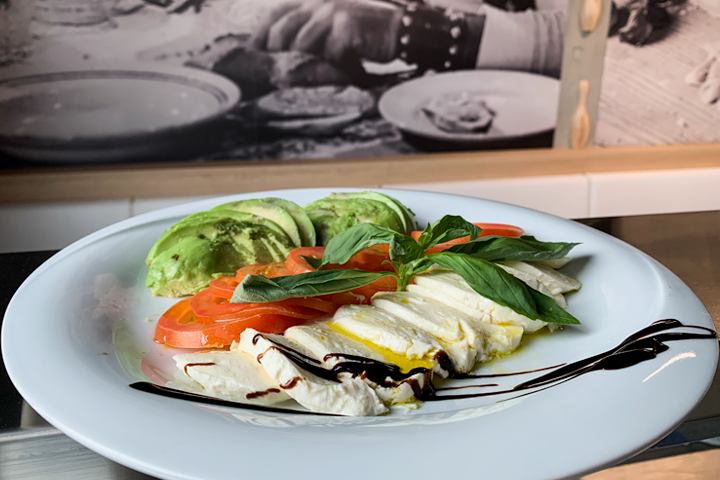 Salade Tricolore - The Bowling Hotel