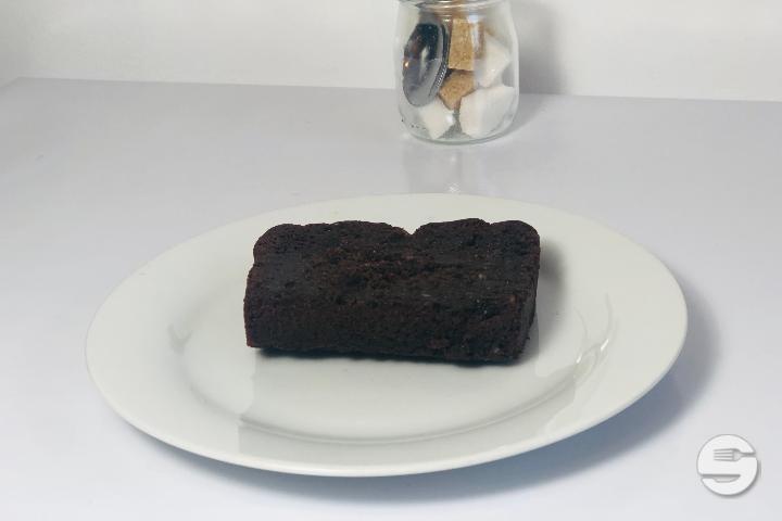 Part de cake au chocolat noir - Le café des Rencontres