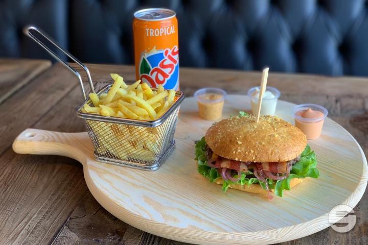 Menu BBQ Bacon Beef Burger - The Corners