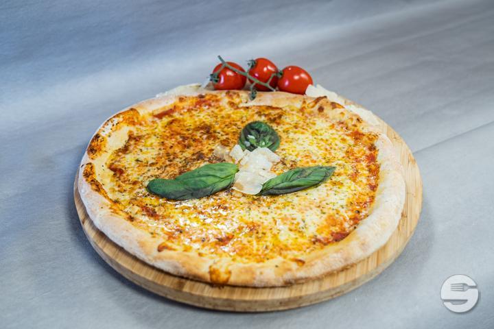 Pizza Margherita - L'Artisan Pizza Maker