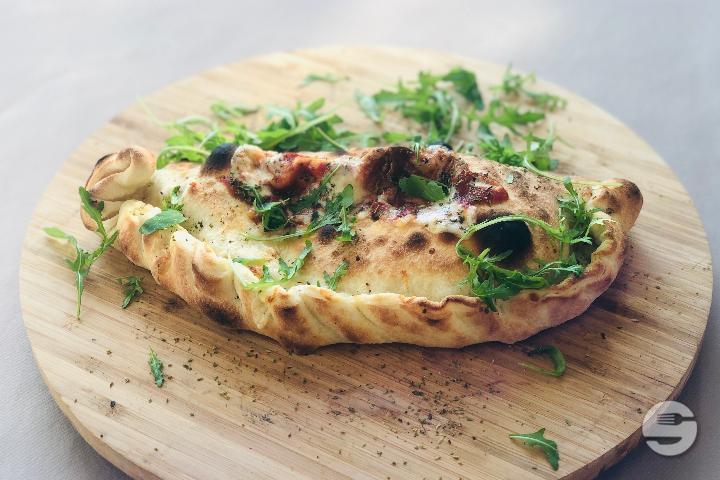 Pizza Calzone - L'Artisan Pizza Maker