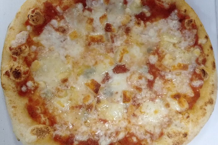 Pizza 4 Cheeses - Top Pizza