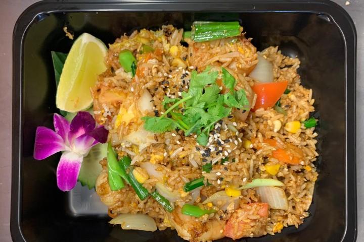 Kao Pad Kai mit Beilage nach Wahl - Ying's Thai Kitchen