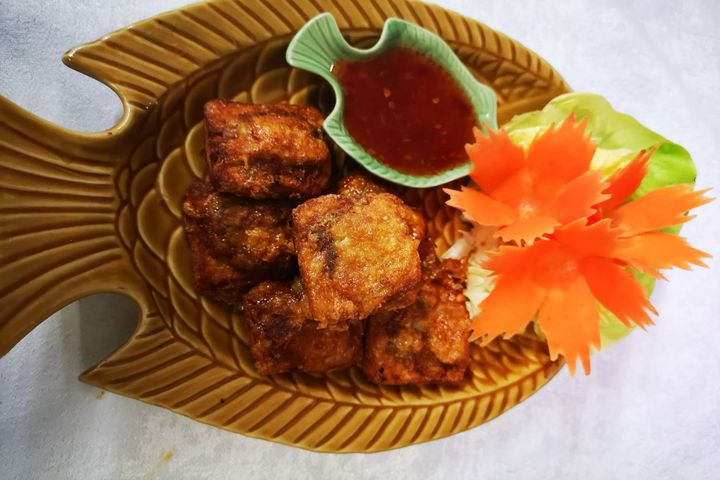 Minced pork with herbs fried on toast (6 pcs.) - Simply Thai