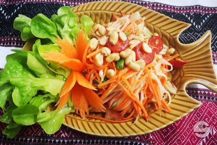 Som Tam with side dish of your choice - Simply Thai