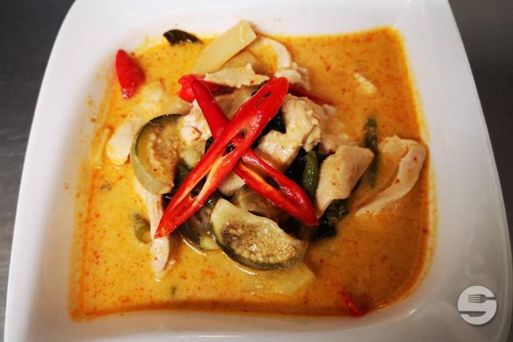 Red Curry with side dish of your choice - Simply Thai