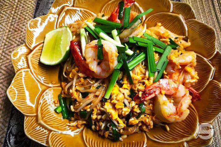 Pad Thai with side dish of your choice - Simply Thai