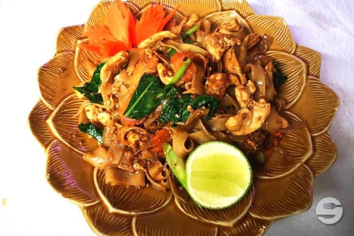 Pad Si lju with side dish of your choice - Simply Thai