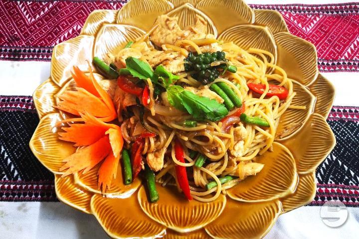 Pad ki Mau with side dish of your choice - Simply Thai