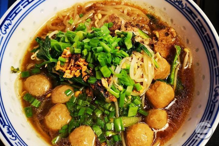 Noodle soup with side dish of your choice - Simply Thai