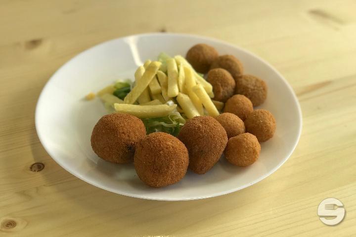 breaded pork schnitzel - La Casetta da Lorenzo Pascali