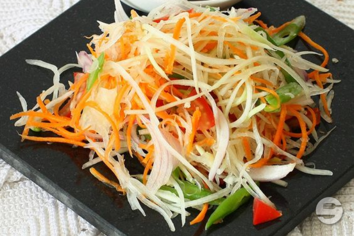 Mango-Papaya Salat - Spice Village