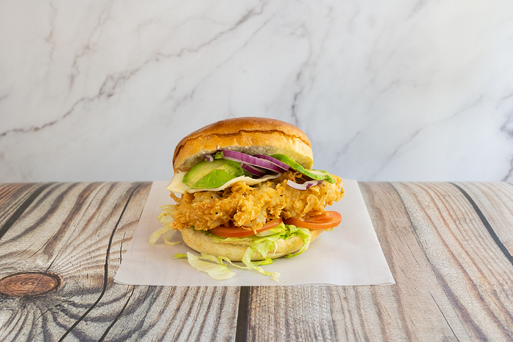 Crispy Chicken Avocado Burger (leicht scharf) - ZFC - Zürich Fried Chicken