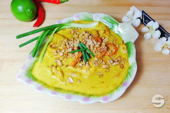 Emincé de Poulet sauce Satay - Madame Noi