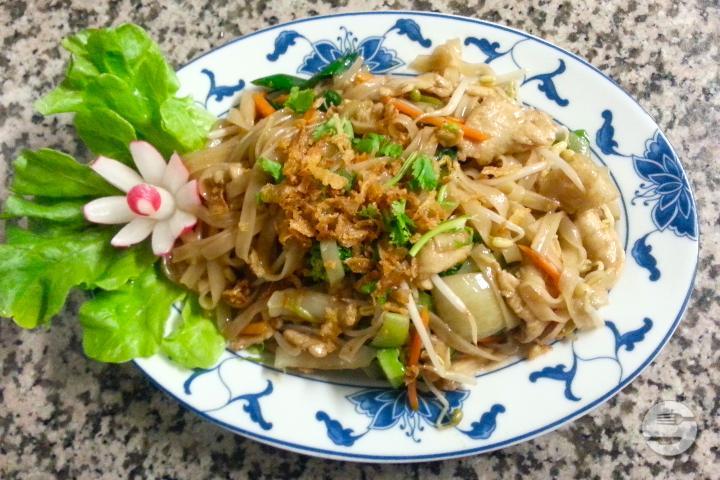 Fried noodles with side dish of your choice - Happy Wok
