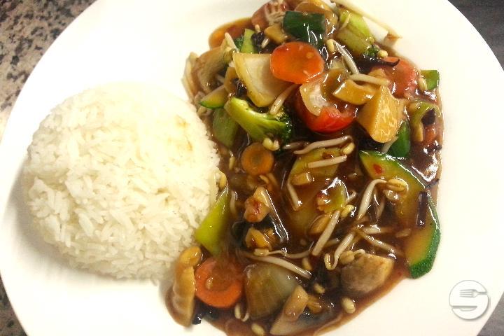 Szechuan (hot) with side dish of your choice - Happy Wok