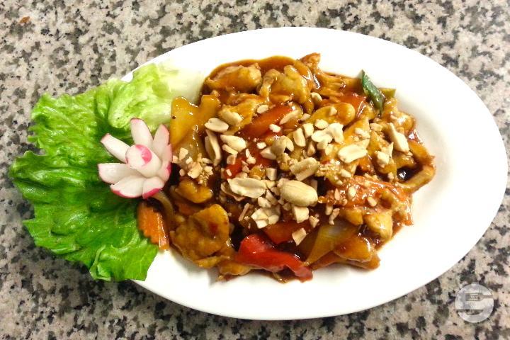 Kung-Pao (hot) with side dish of your choice - Happy Wok