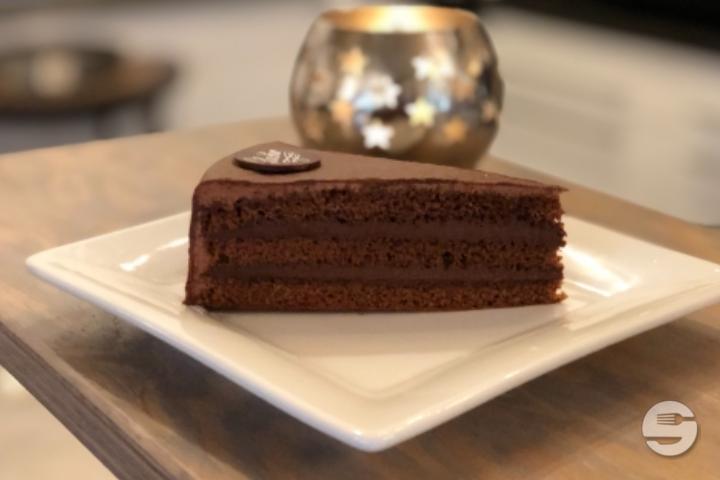 Chocolate cake - Maison 33 Cafe & Bistro
