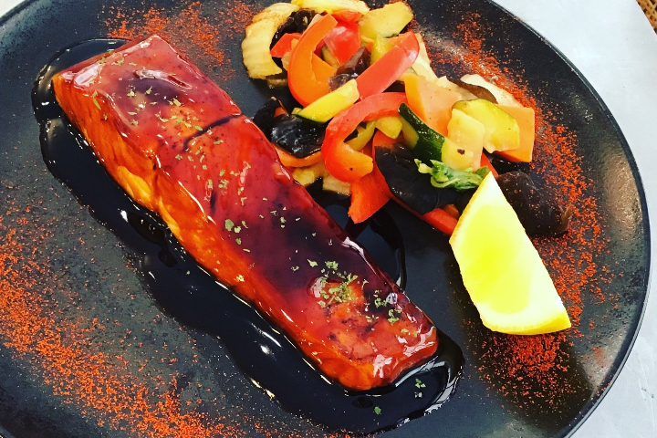 Grilled salmon with teriyaki sauce - Tout Simplement