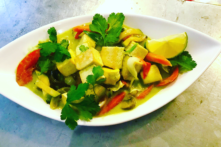 TOFU aux légumes sauce curry vert,riz Basmati - Tout Simplement