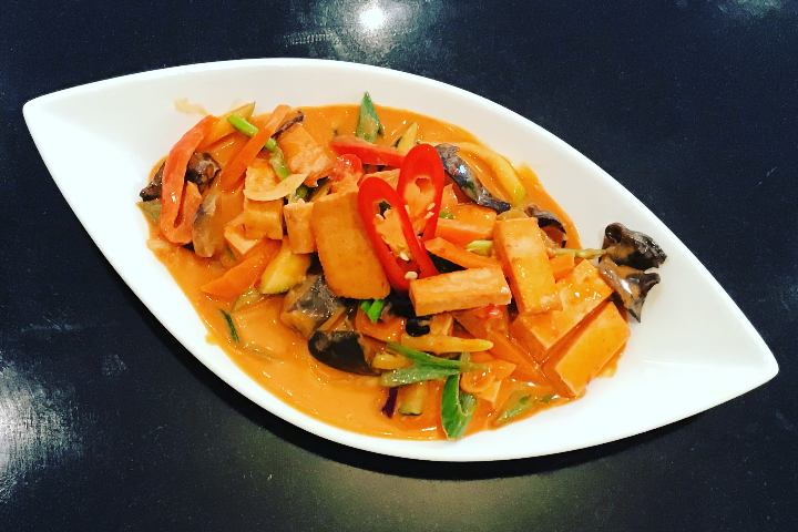 TOFU aux légumes CURRY-ROUGE, riz Basmati - Tout Simplement