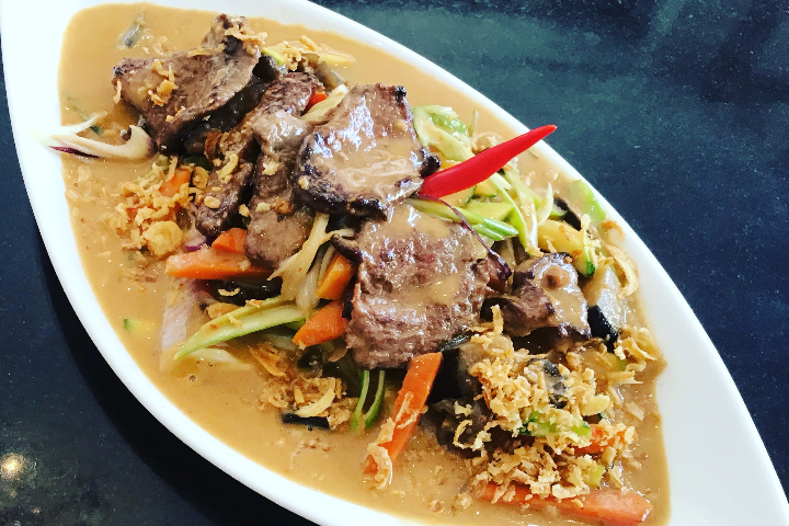 Émince de Bœuf Curry-PANANG ,légumes et riz basmati - Tout Simplement