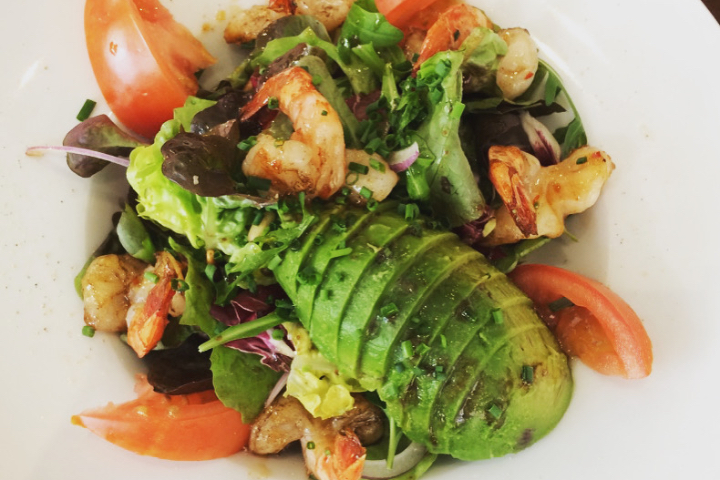 Salade GAMBAS - AVOCAT - Tout Simplement