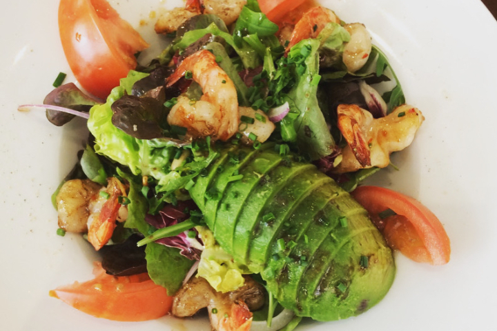 Salade GAMBAS - AVOCAT - Tout Simplement