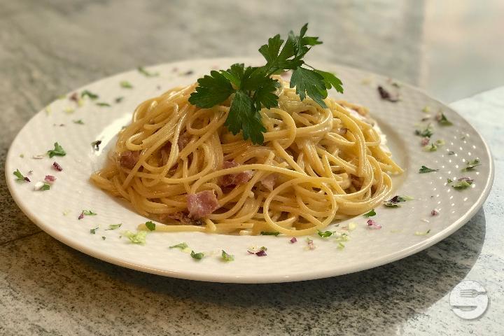 Spaghetti alla Carbonara - Pizza Casa