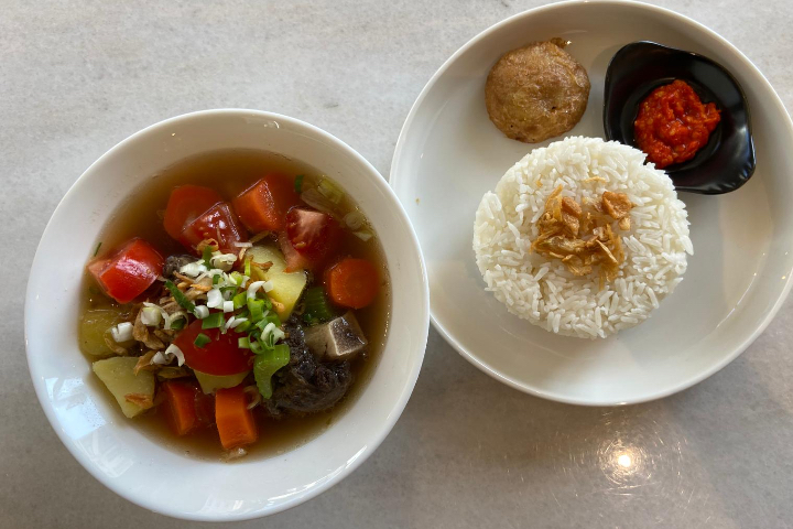 Oxtail Soup (Sop Buntut) - Sendok Garpu