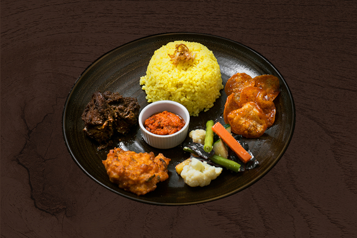 Nasi Kuning Rendang - Sendok Garpu