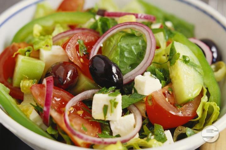 Greek salad - Lemon Food Drinks Oerlikon