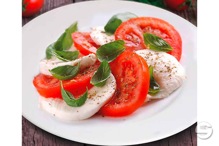 Tomato Mozzarella Salad - Lemon Food Drinks Oerlikon