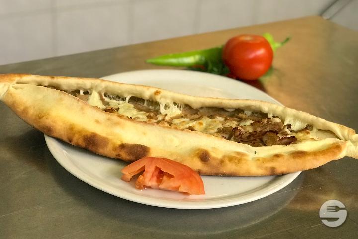 Pide with spinach - Brücke Restaurant